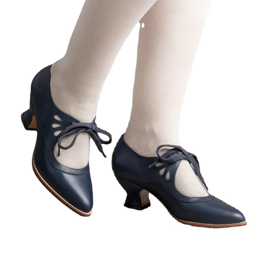 Victoria – Ausgehöhlte Schnürstiefeletten mit hohem Absatz