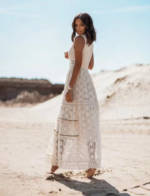 Andrea – Spitzenkleid mit Taillen-Cut-Out