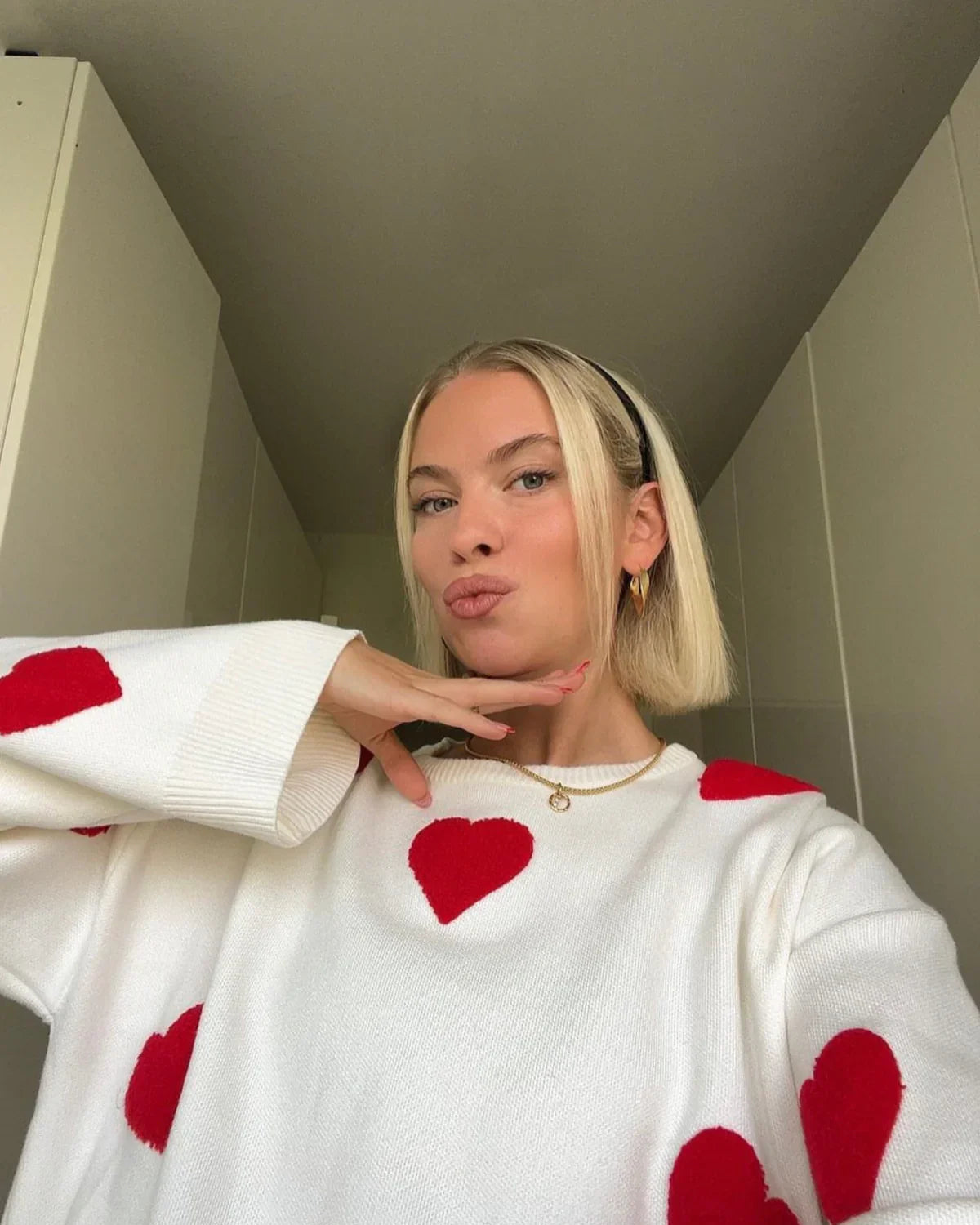 Women's Oversized Sweater with Little Hearts – Cozy Casual Pullover, Fashionable Lounge Look, Ideal for Relaxing