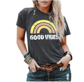 Sarah – Regenbogenmuster Kurzarm-T-Shirt