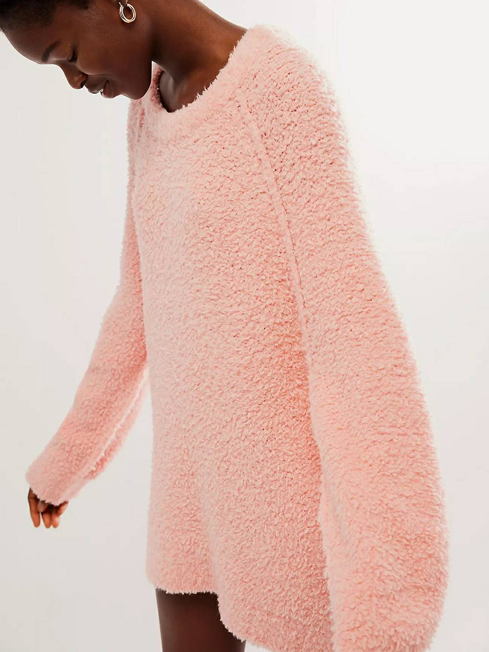 Lily – Fließendes Minikleid mit Spitze & Teddy Pullover