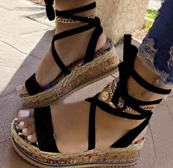 Tara – Einzigartige Römersandalen für Damen