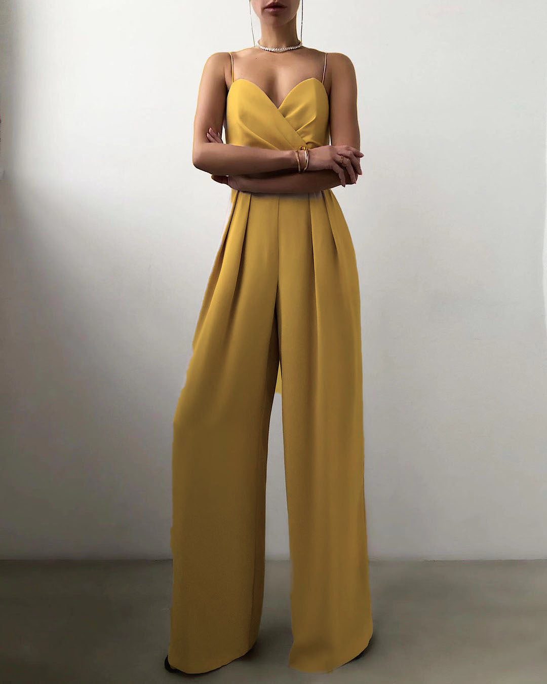 Shirley – Minimalistischer Jumpsuit mit geradem Bund und Mopp