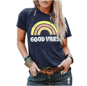 Sarah – Regenbogenmuster Kurzarm-T-Shirt