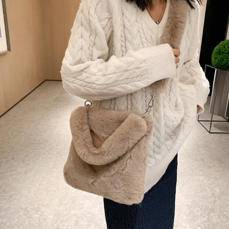 Tanya – Winter Plüsch Schultertasche für Damen