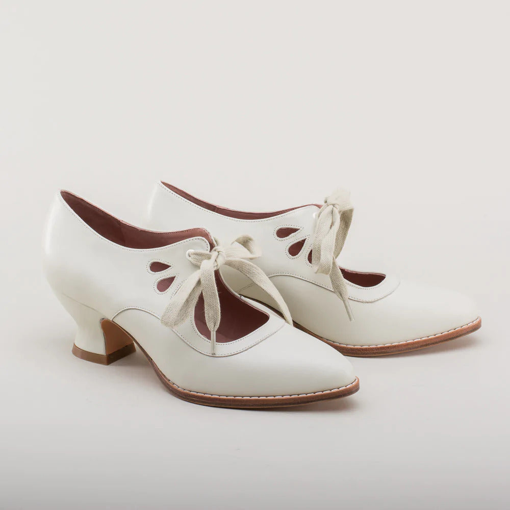 Victoria – Ausgehöhlte Schnürstiefeletten mit hohem Absatz