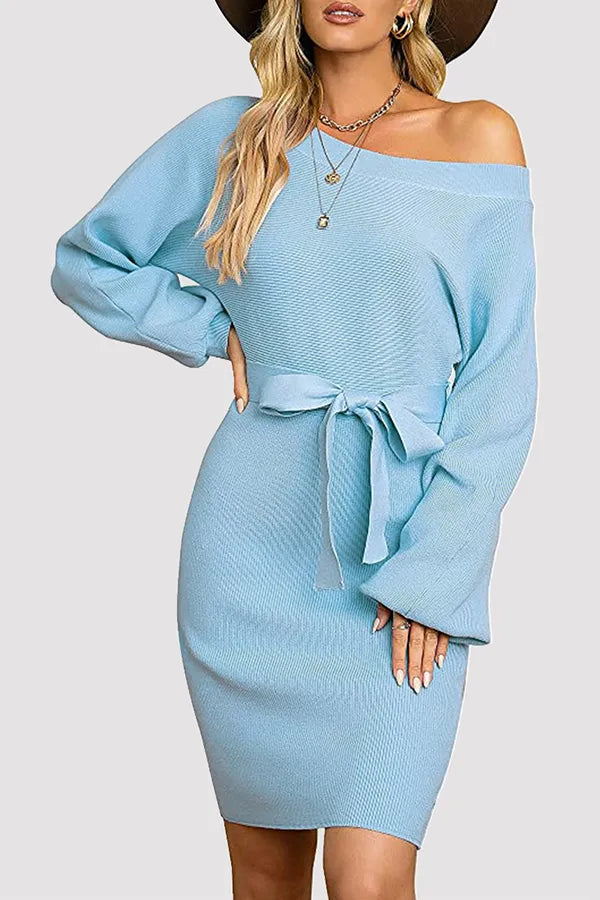 Mary – Elegantes Kleid mit Solidem Schlitz und Schrägem Kragen