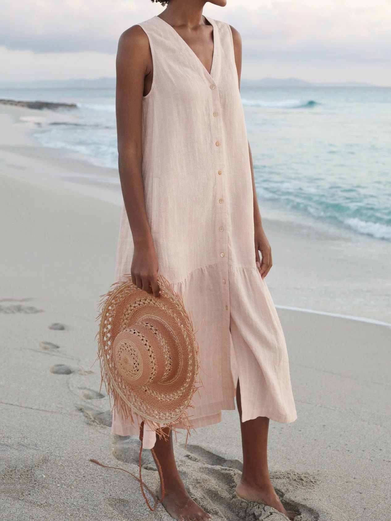Claire – Long dress with narrow straps in solid color design