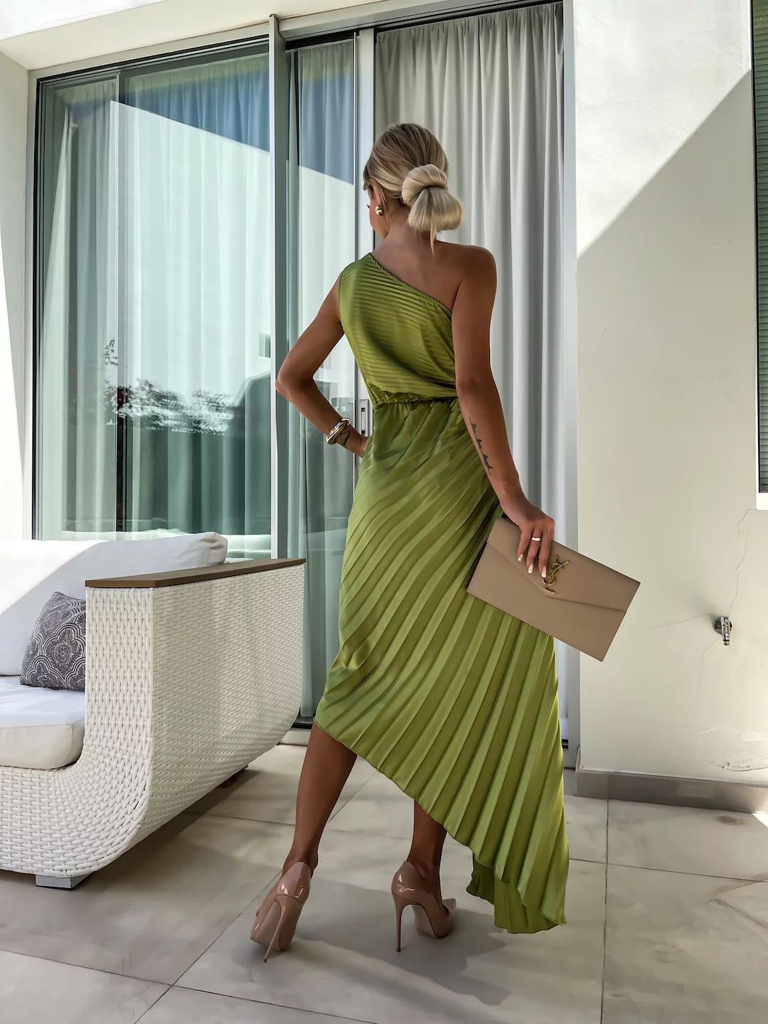 Damen One-Shoulder Plissee-Fishtail Cocktailkleid mit Blumendetail – Elegantes Partykleid für festliche Anlässe
