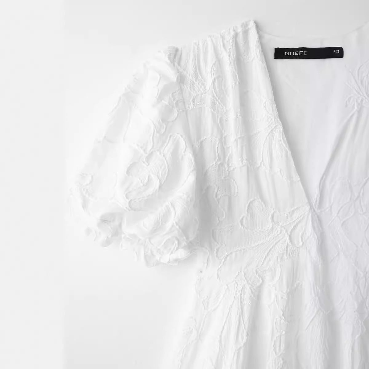 Lydia – Einfaches, flauschiges Kleid mit Stickerei für Damen im Frühling