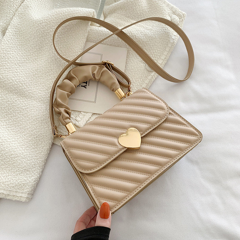 Wendy – Modische Schultertasche mit Ketten und Liebes-Metall-Design