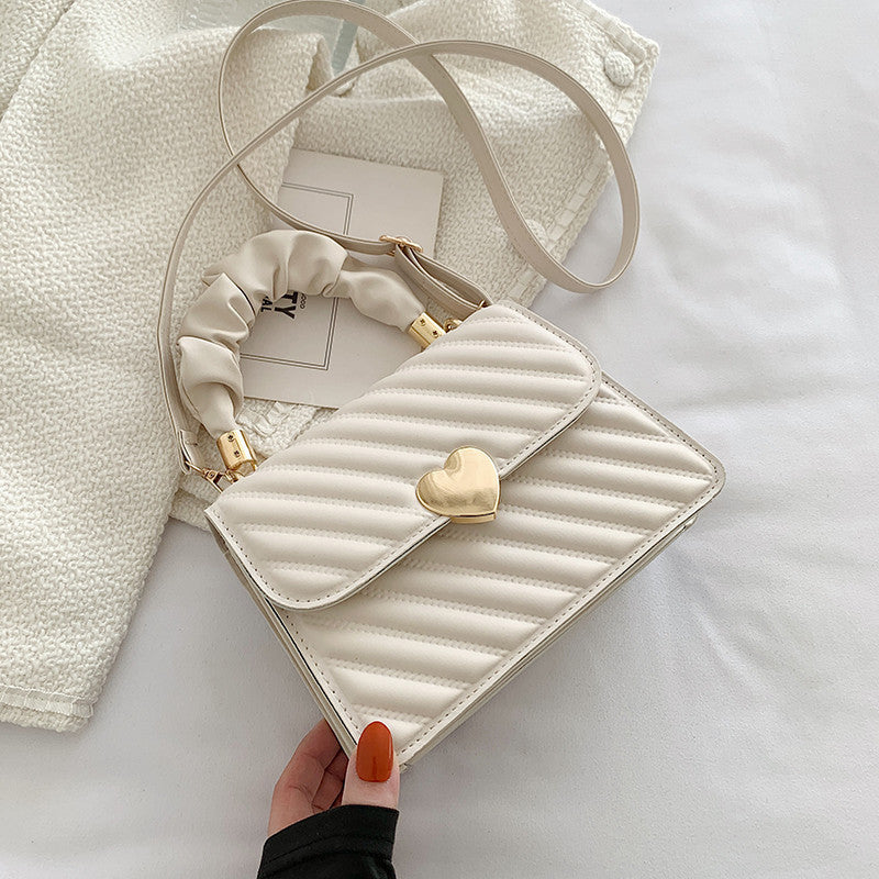 Wendy – Modische Schultertasche mit Ketten und Liebes-Metall-Design