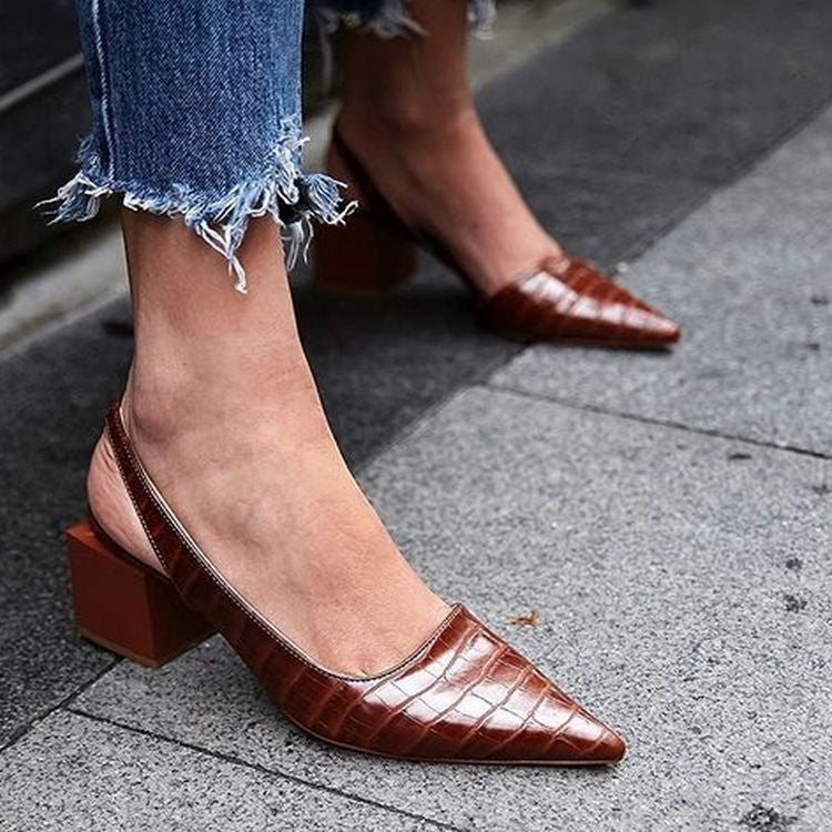 Gabrielle – Retro Plus Size Lace Shoes with Mid Heel in Solid Color Design