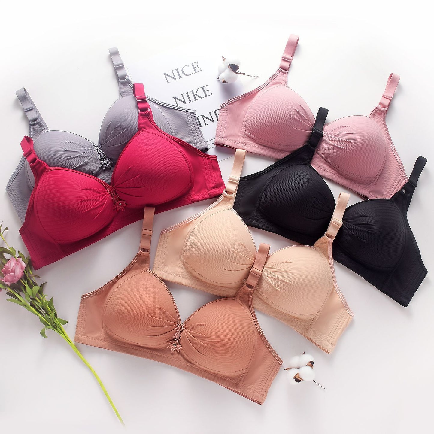 Francesca – Three-row women's bra with thin molded cup
