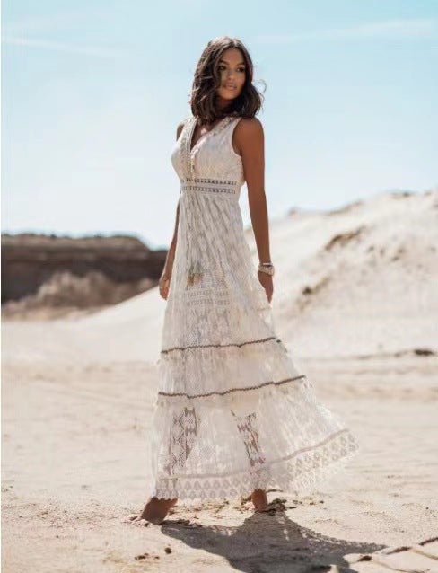 Andrea – Spitzenkleid mit Taillen-Cut-Out