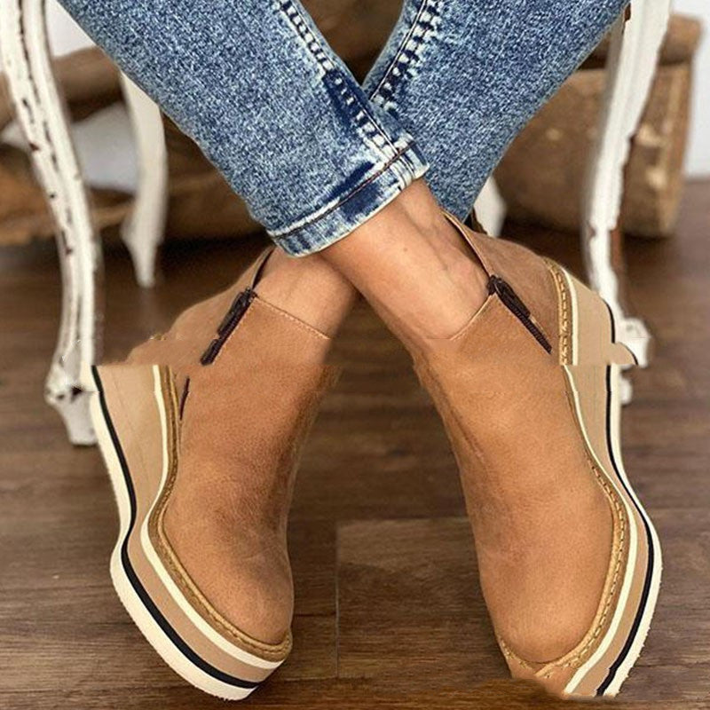 Zoe – Flat boots with side zipper for autumn and winter