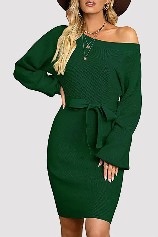 Mary – Elegantes Kleid mit Solidem Schlitz und Schrägem Kragen