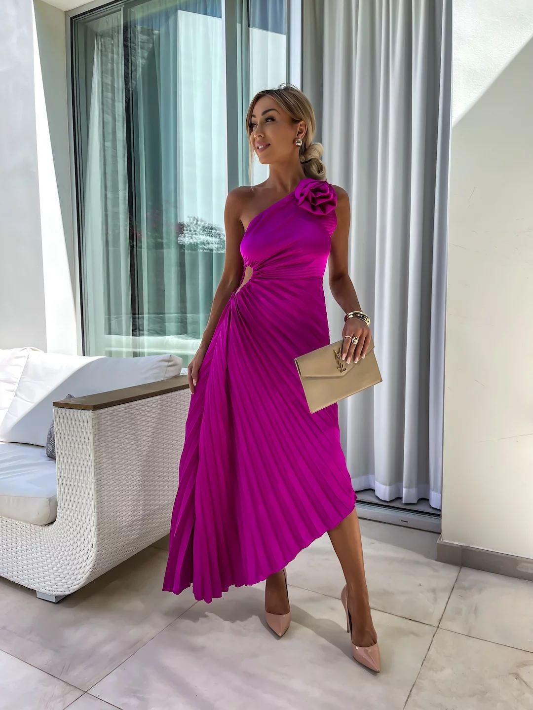 Damen One-Shoulder Plissee-Fishtail Cocktailkleid mit Blumendetail – Elegantes Partykleid für festliche Anlässe