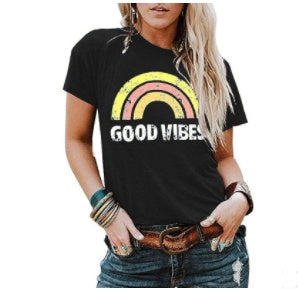 Sarah – Regenbogenmuster Kurzarm-T-Shirt