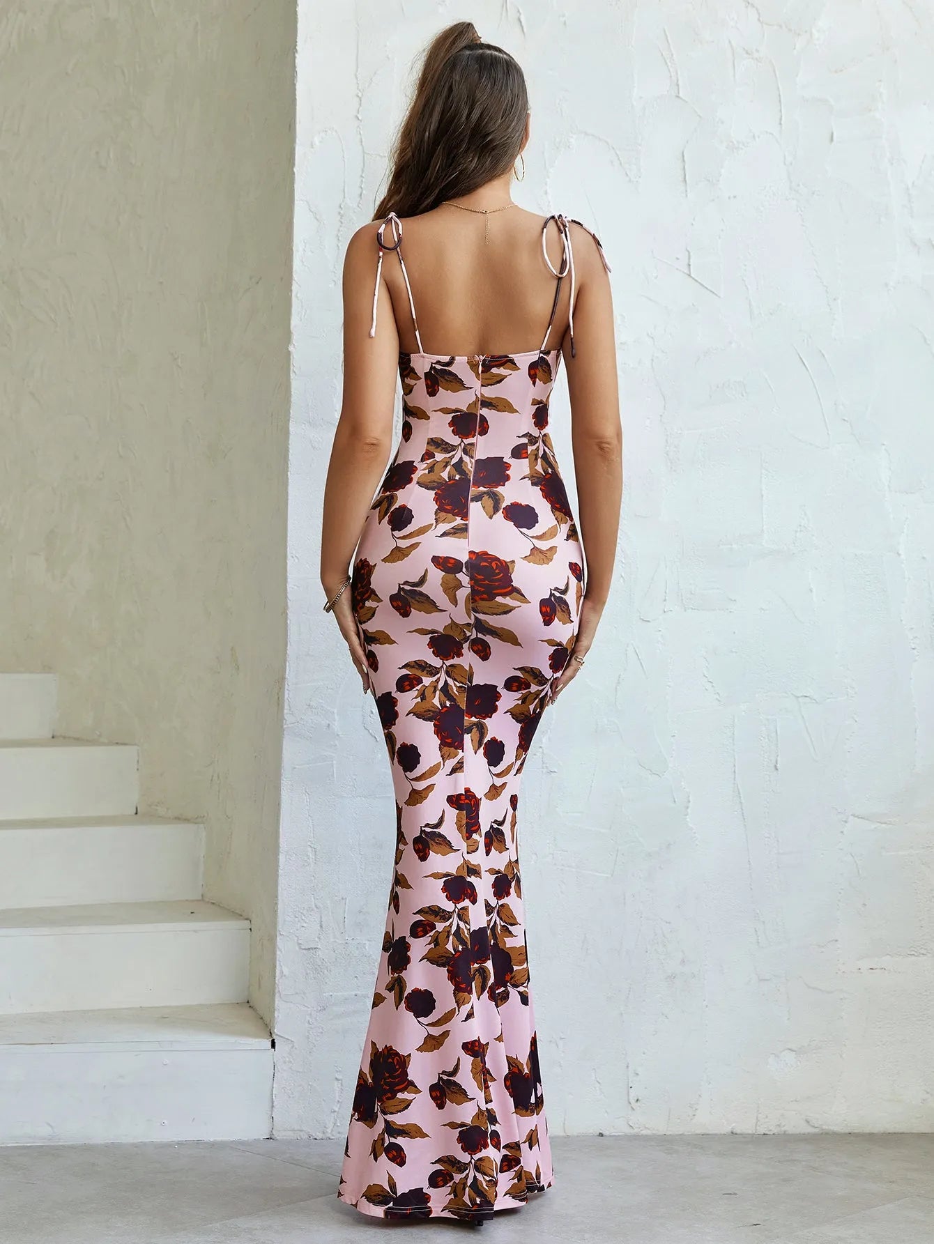 Sue – Damenkleid mit Blumenmuster und Fischschwanzsaum