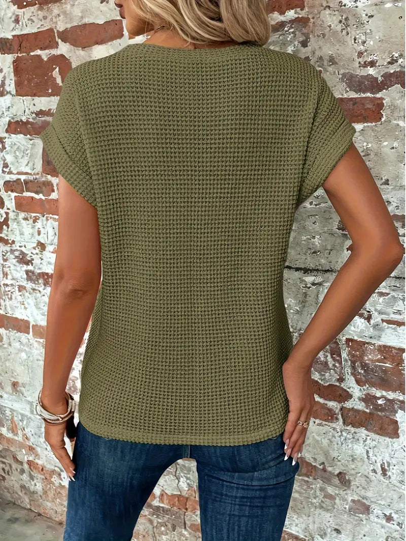 Karen – Schlichte Damen-T-Shirt mit Fledermausärmeln und Wickeloptik