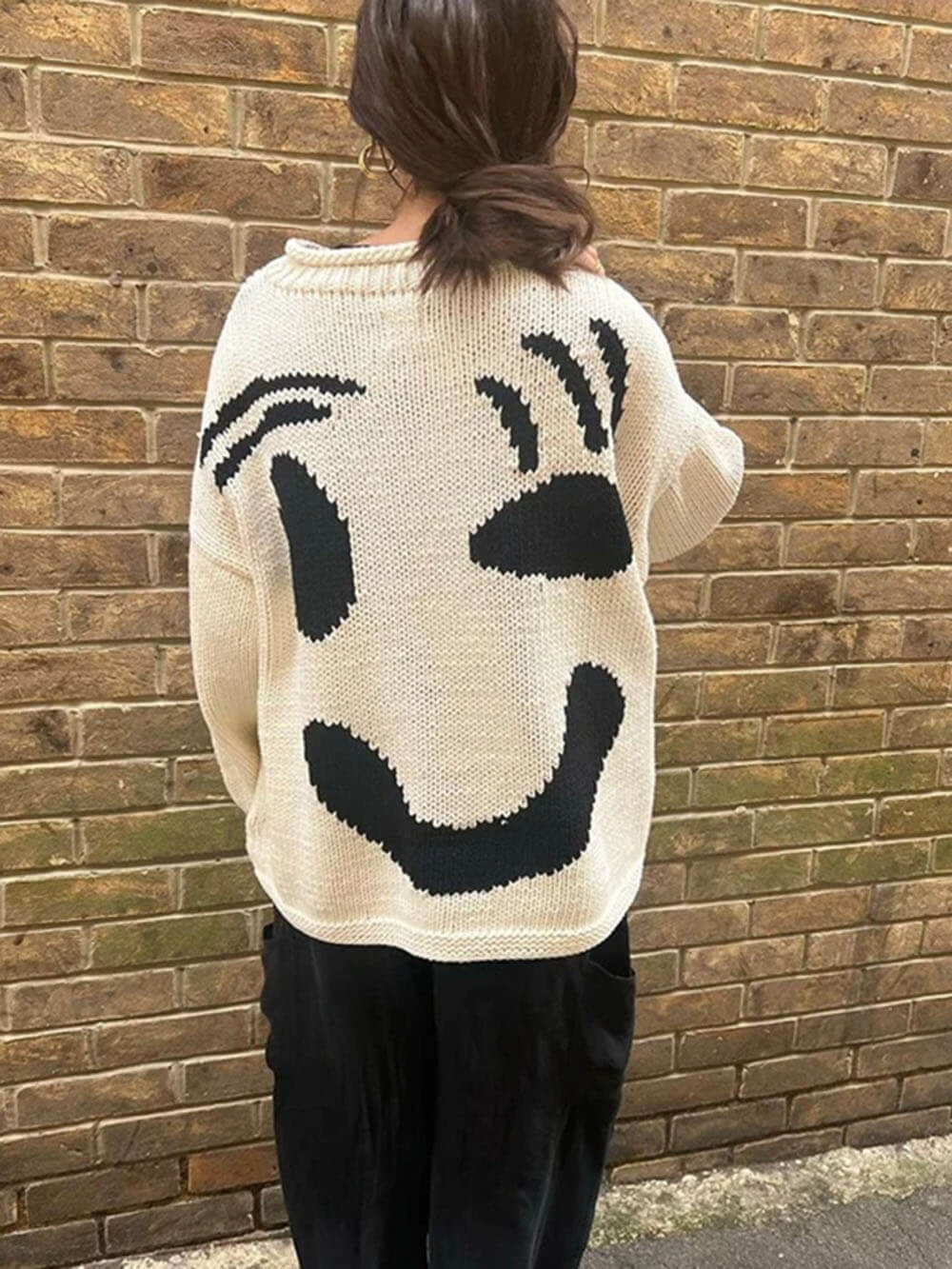 Women's sweater with playful face motif – knitted sweater in artistic style for leisure & everyday use