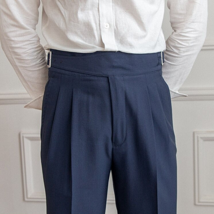 Herren High-Waist Anzughose mit Bundfalte und seitlicher Schnalle – Eleganter Business- und Freizeitstil