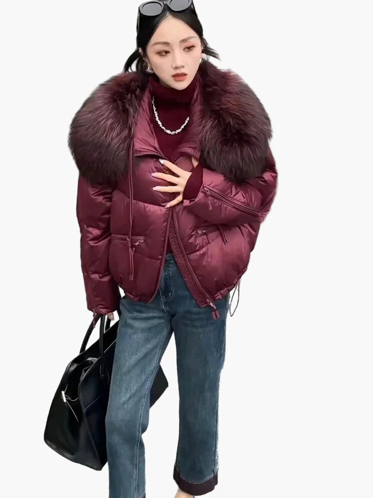 Women's winter quilted jacket with hood and luxurious fur collar, fashionable and warm for everyday and leisure use