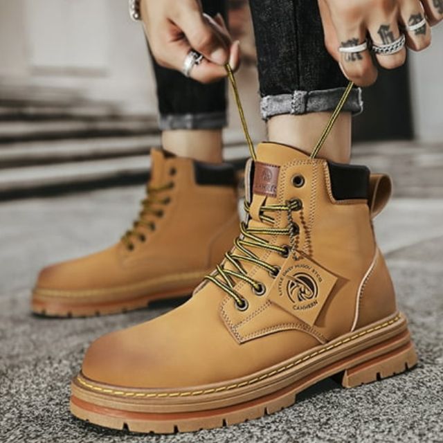 Men's outdoor boots in urban style – sturdy casual shoes for work and adventure