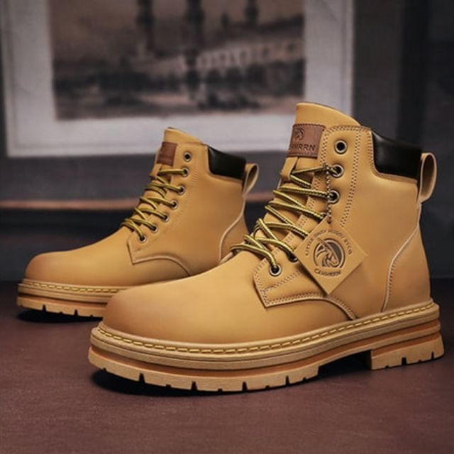 Men's outdoor boots in urban style – sturdy casual shoes for work and adventure