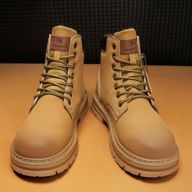Men's outdoor boots in urban style – sturdy casual shoes for work and adventure
