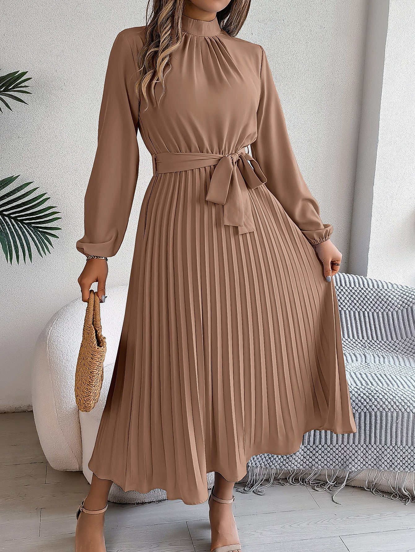 Samantha – Elegant dress with stand-up collar and long sleeves