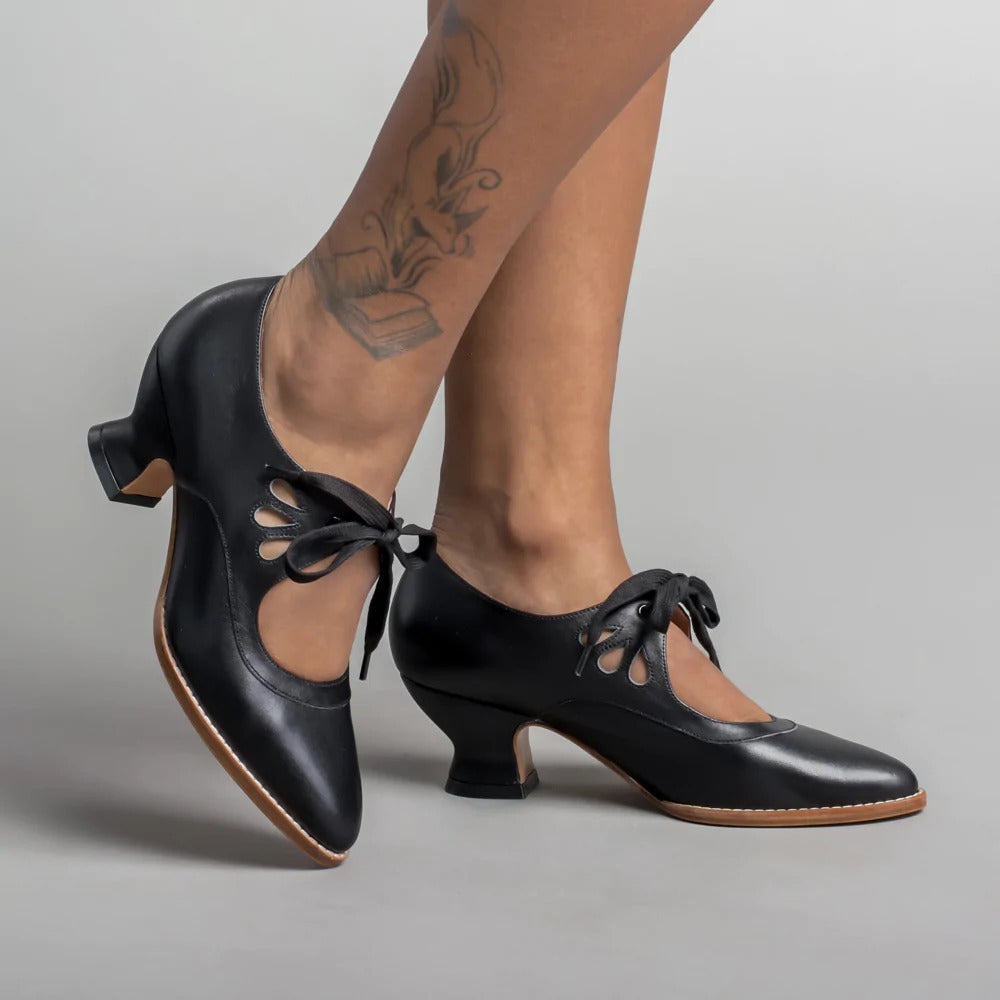 Victoria – Ausgehöhlte Schnürstiefeletten mit hohem Absatz