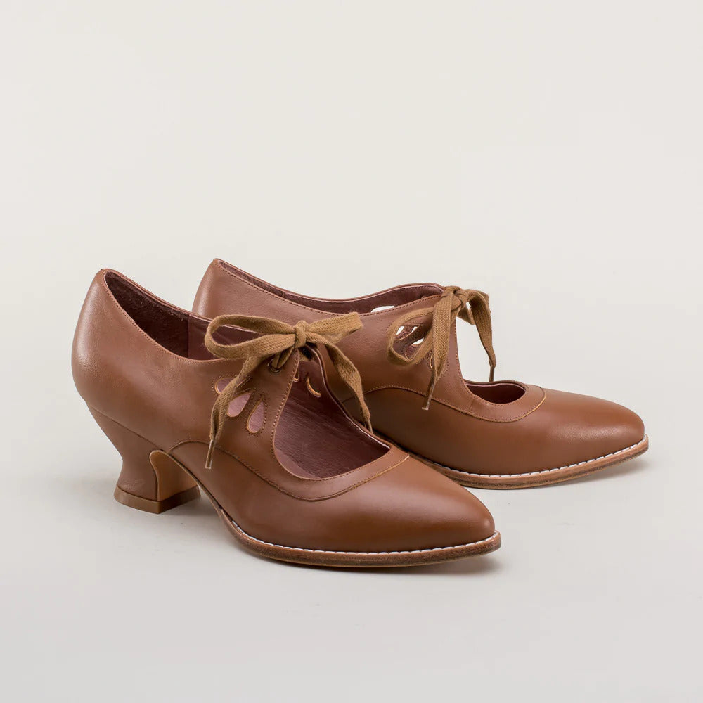 Victoria – Ausgehöhlte Schnürstiefeletten mit hohem Absatz