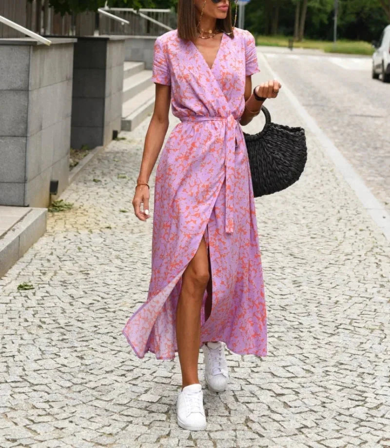 Amy – Midikleid mit Blumenmuster und V-Ausschnitt
