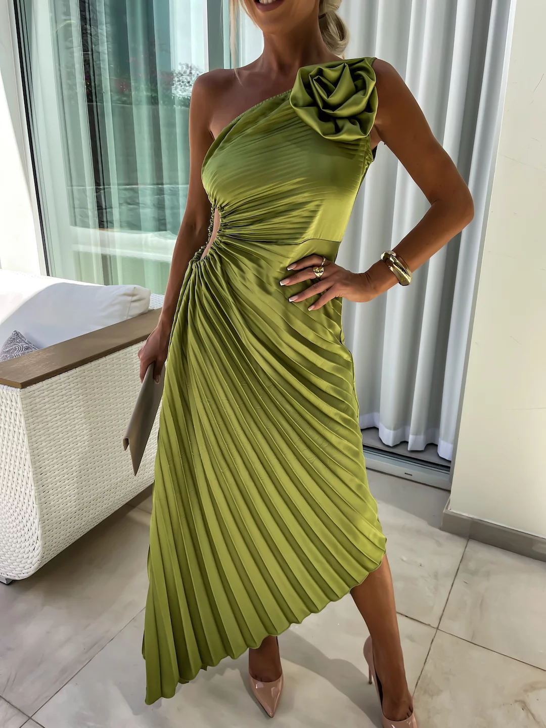 Damen One-Shoulder Plissee-Fishtail Cocktailkleid mit Blumendetail – Elegantes Partykleid für festliche Anlässe