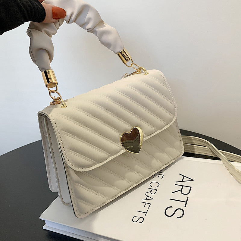 Wendy – Modische Schultertasche mit Ketten und Liebes-Metall-Design