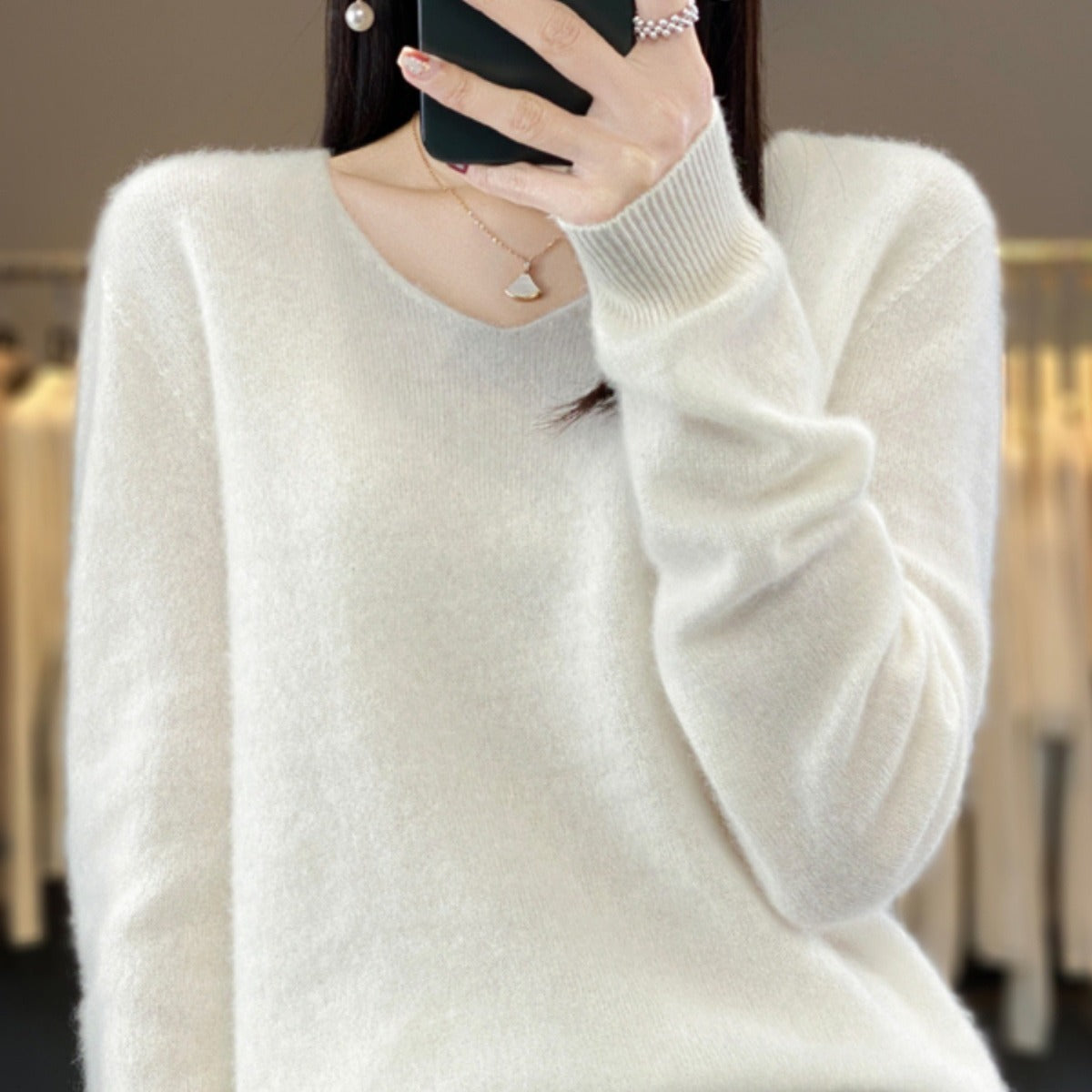 Clara – Lockere Damen-Wollpullover mit V-Ausschnitt für Herbst und Winter