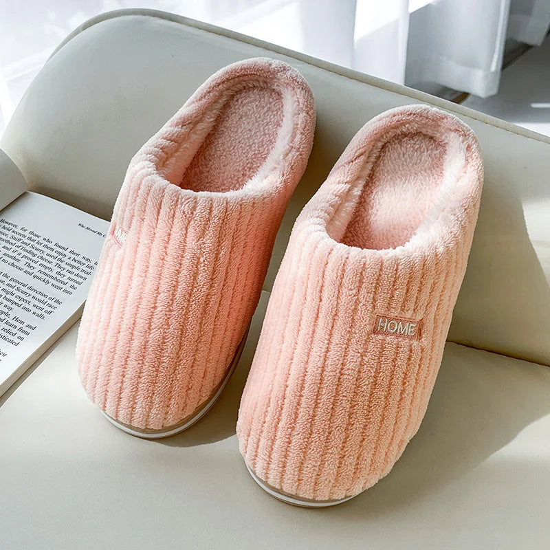 Emma – Schlichte Damen Hausschuhe aus warmem Plüsch für den Winter