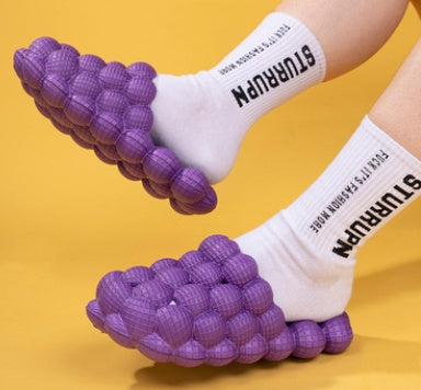 Nathaniel – Sommerliche Massageschuhe mit Blasenstruktur