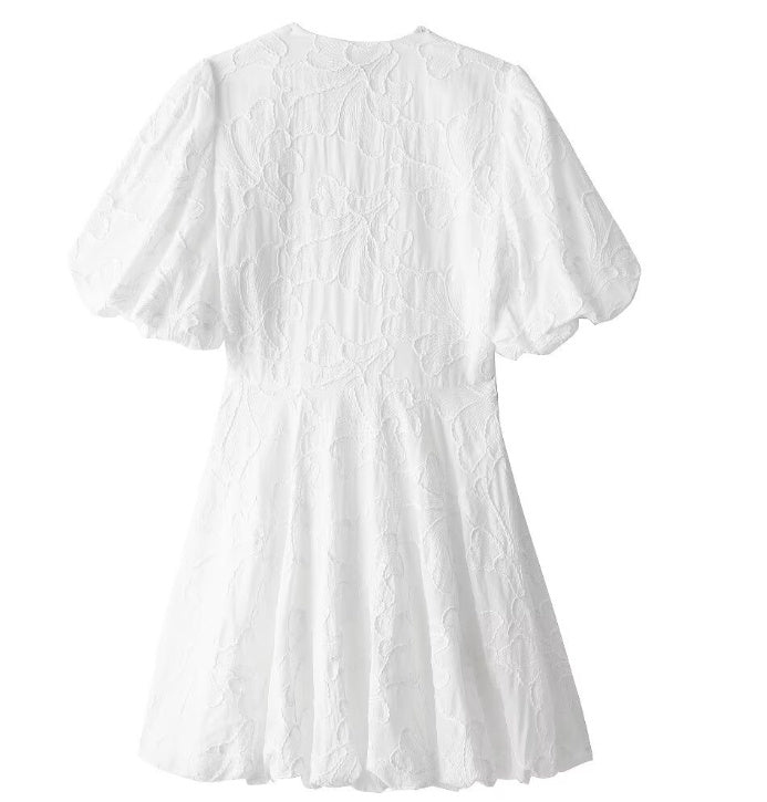 Lydia – Einfaches, flauschiges Kleid mit Stickerei für Damen im Frühling