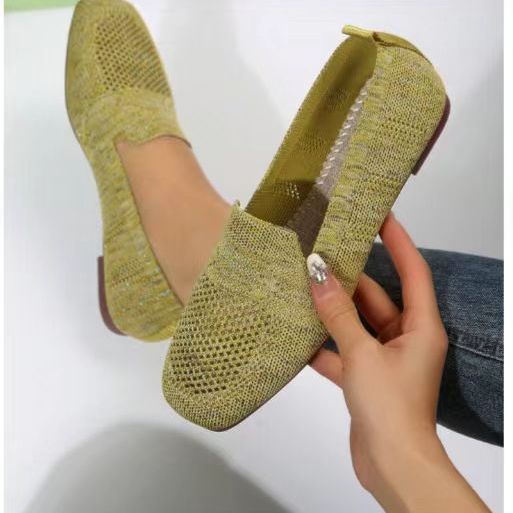 Judith – Flat women's pumps made of vegan leather with square toe box