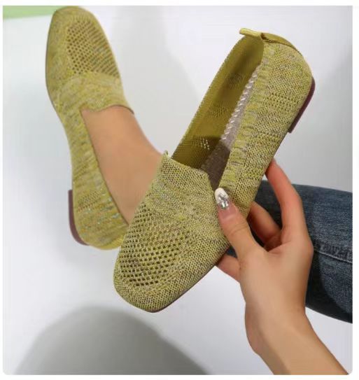 Judith – Flat women's pumps made of vegan leather with square toe box