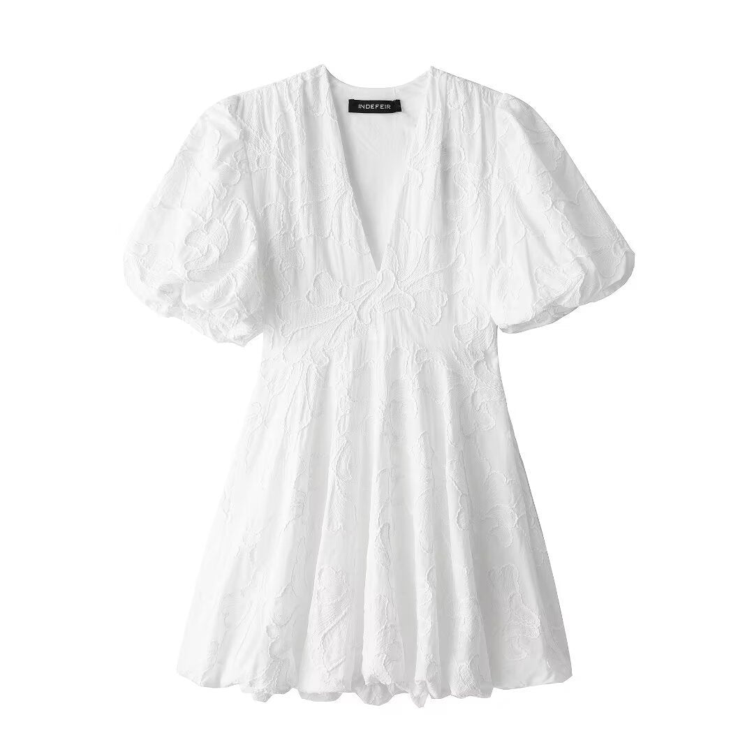 Lydia – Einfaches, flauschiges Kleid mit Stickerei für Damen im Frühling
