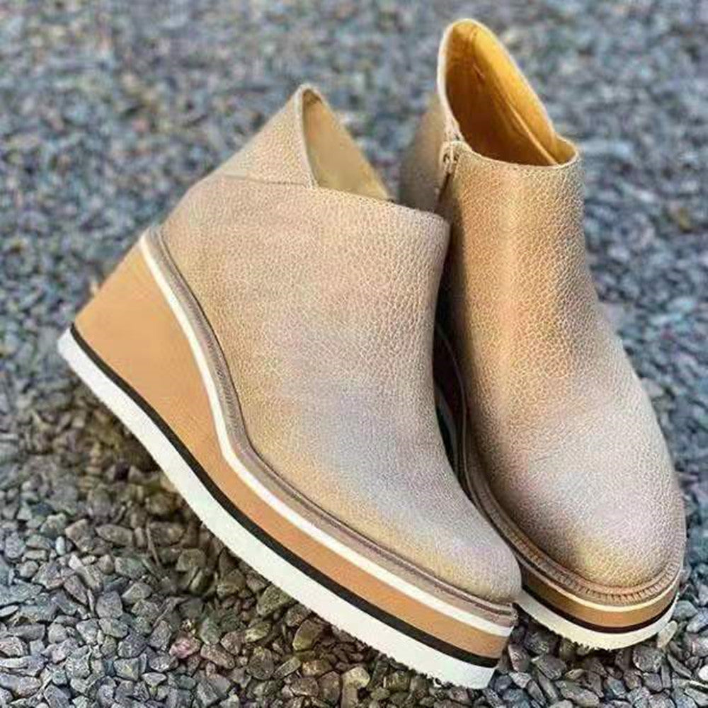 Zoe – Flat boots with side zipper for autumn and winter