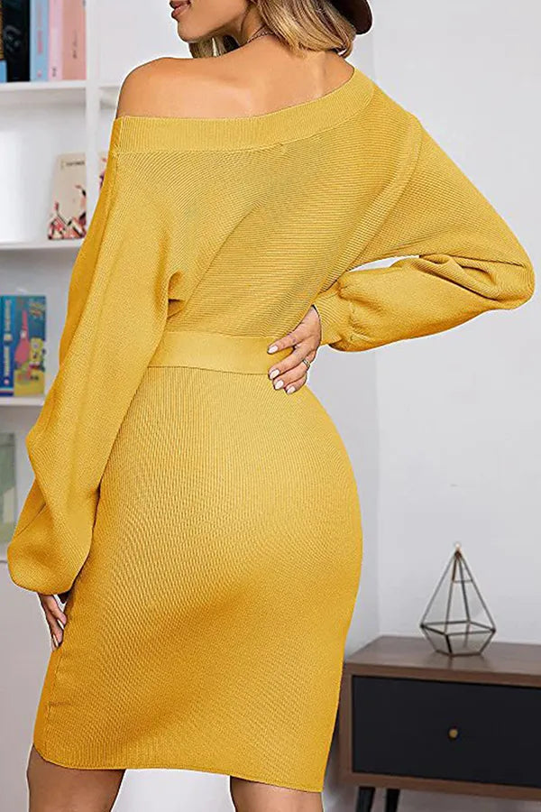 Mary – Elegantes Kleid mit Solidem Schlitz und Schrägem Kragen