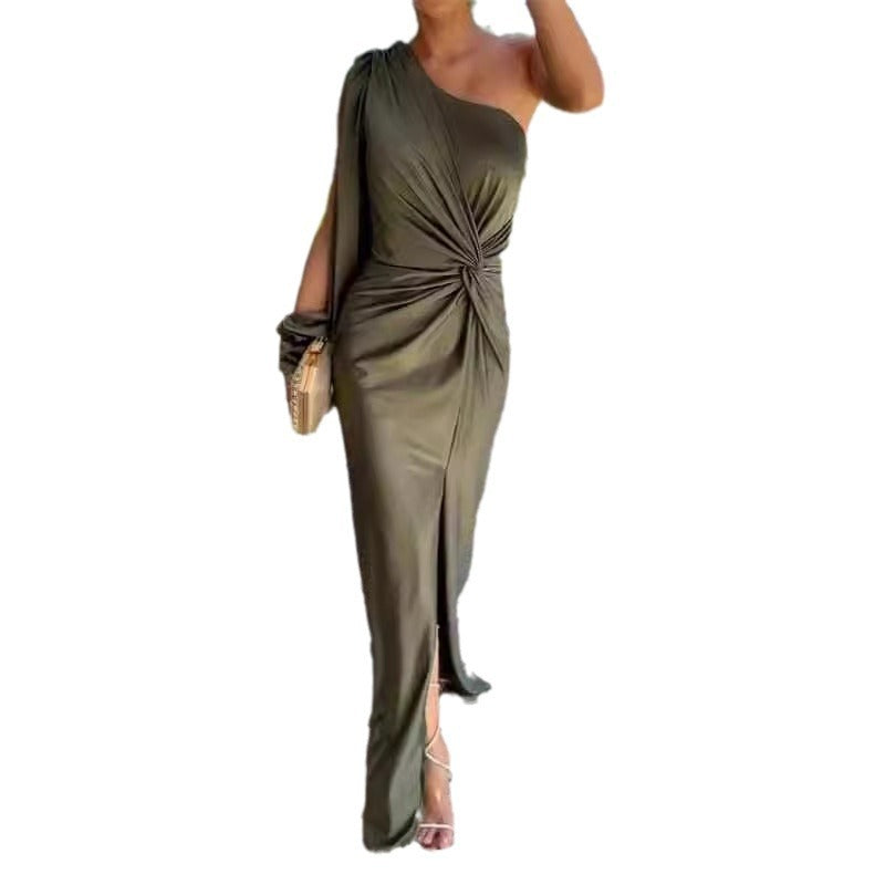 Betty – Diagonales Schulterknoten-Kleid mit Schlitz in Einfarbigem Slim Fit