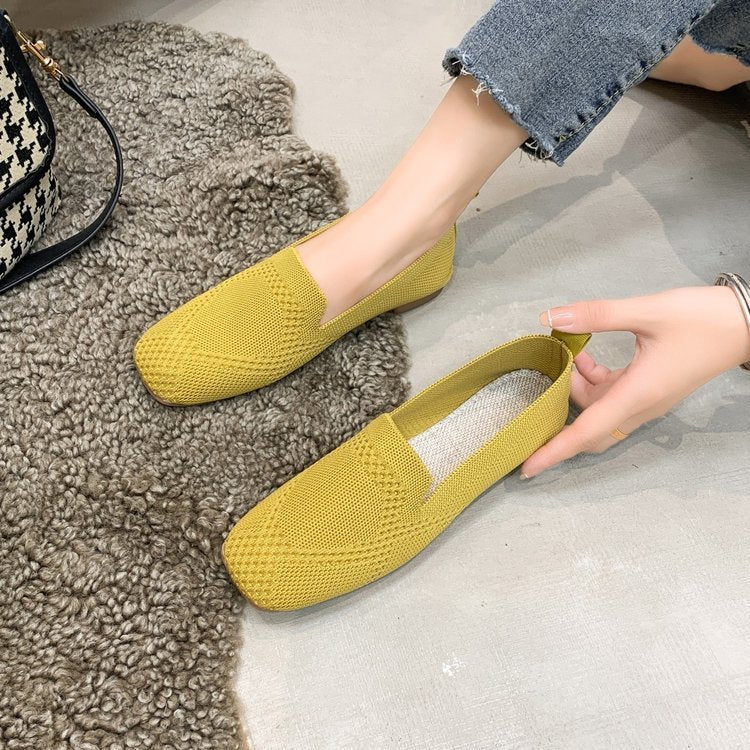 Judith – Flat women's pumps made of vegan leather with square toe box