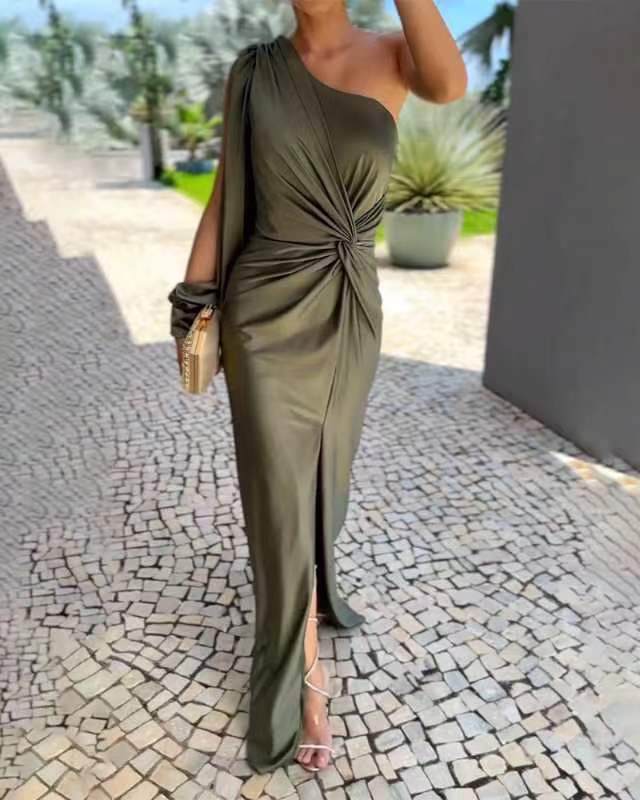 Betty – Diagonales Schulterknoten-Kleid mit Schlitz in Einfarbigem Slim Fit