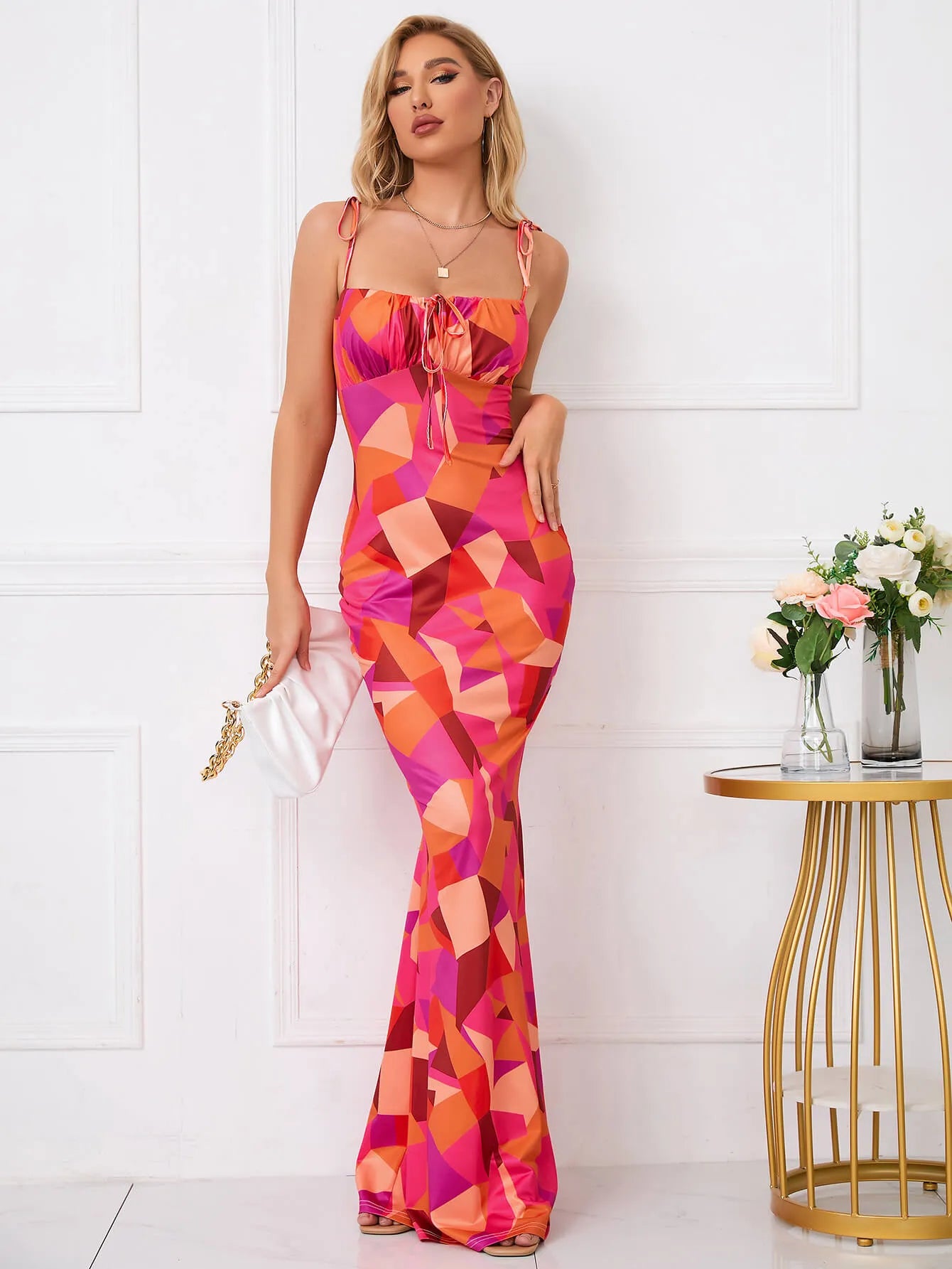 Sue – Damenkleid mit Blumenmuster und Fischschwanzsaum